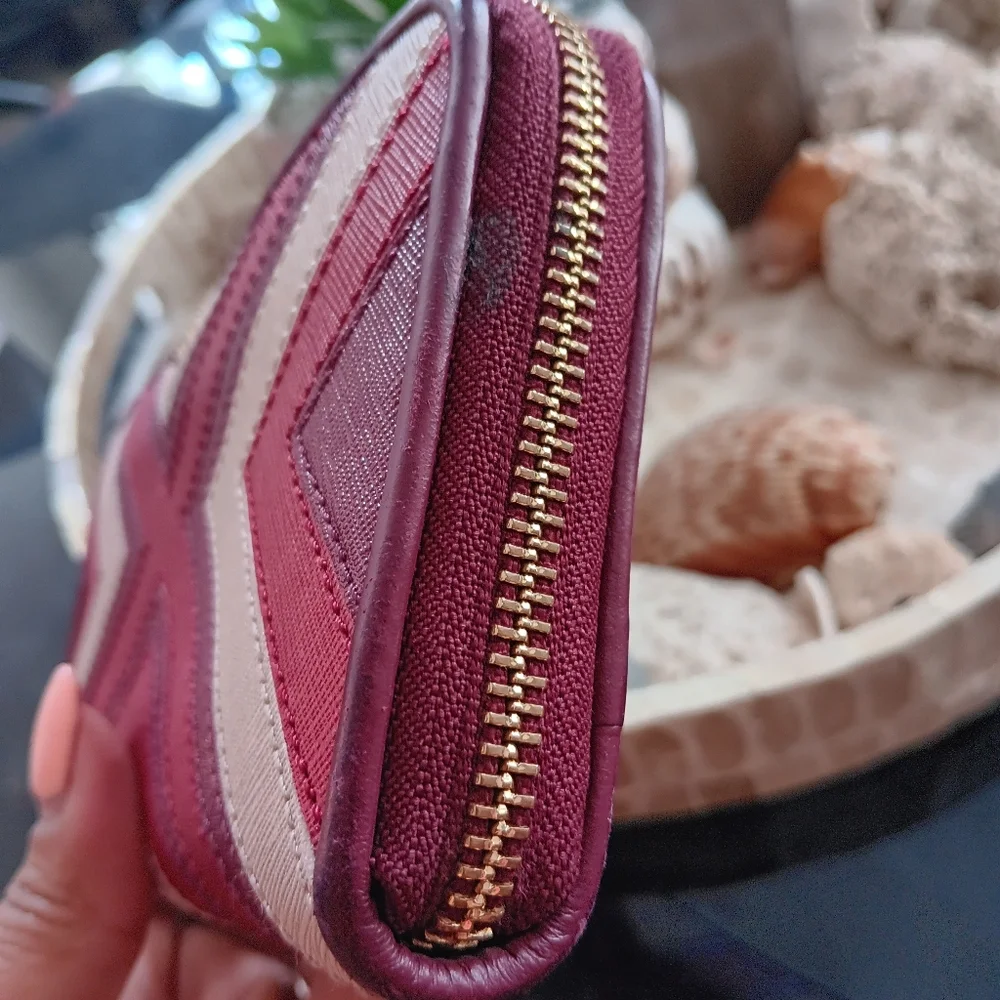 Tory Burch Saffiano Leather Wallet EUC